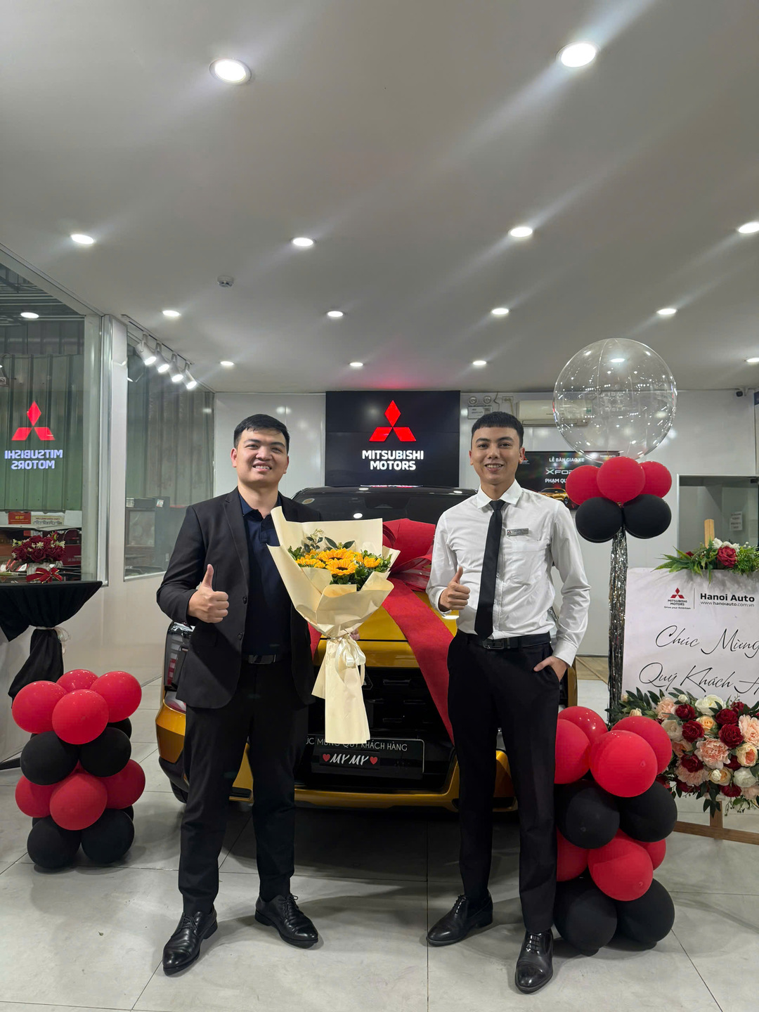 Bàn giao xe Mitsubishi Xforce cho khách hàng tại showroom