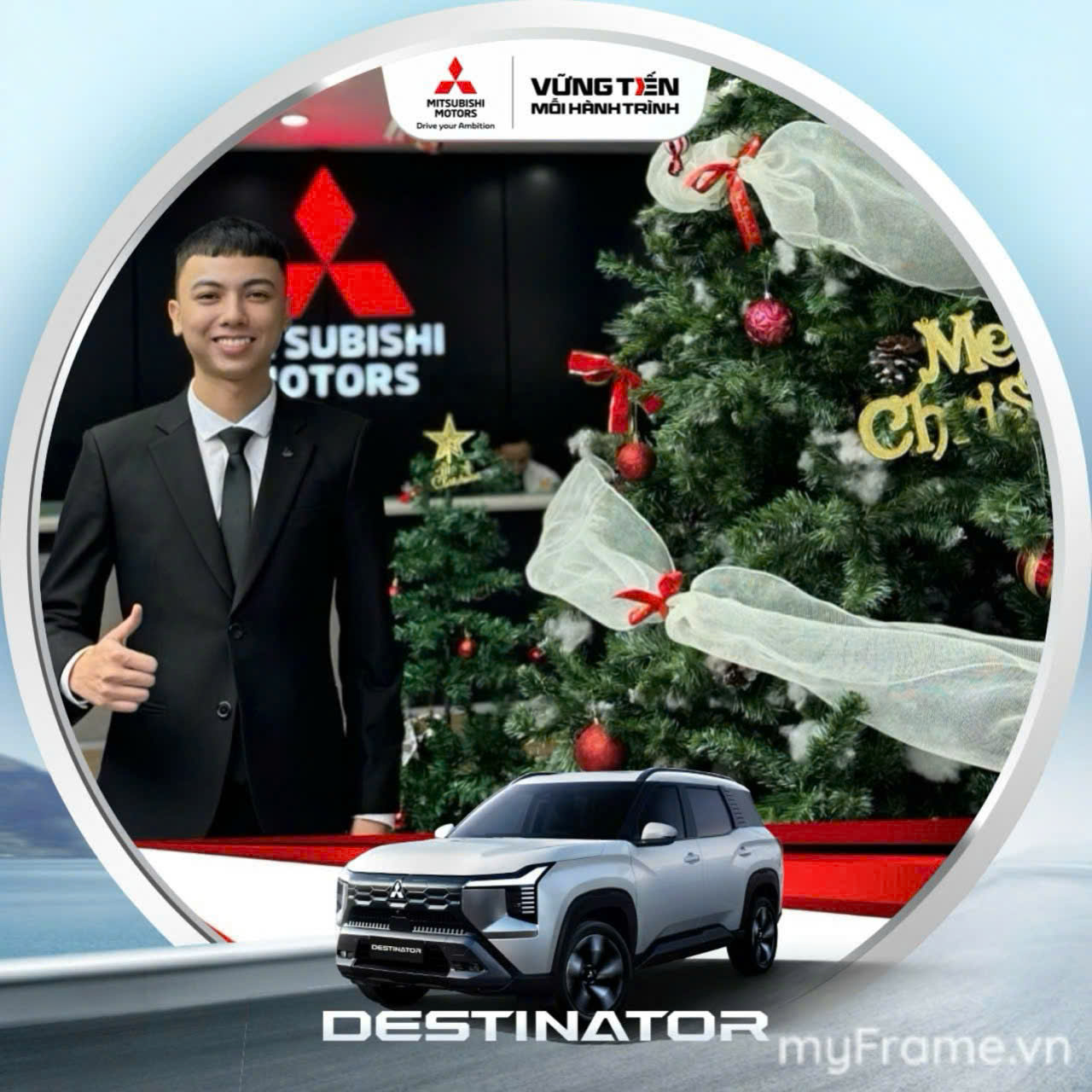 Chuyên viên tư vấn Nguyễn Tiến Thành tại showroom Mitsubishi